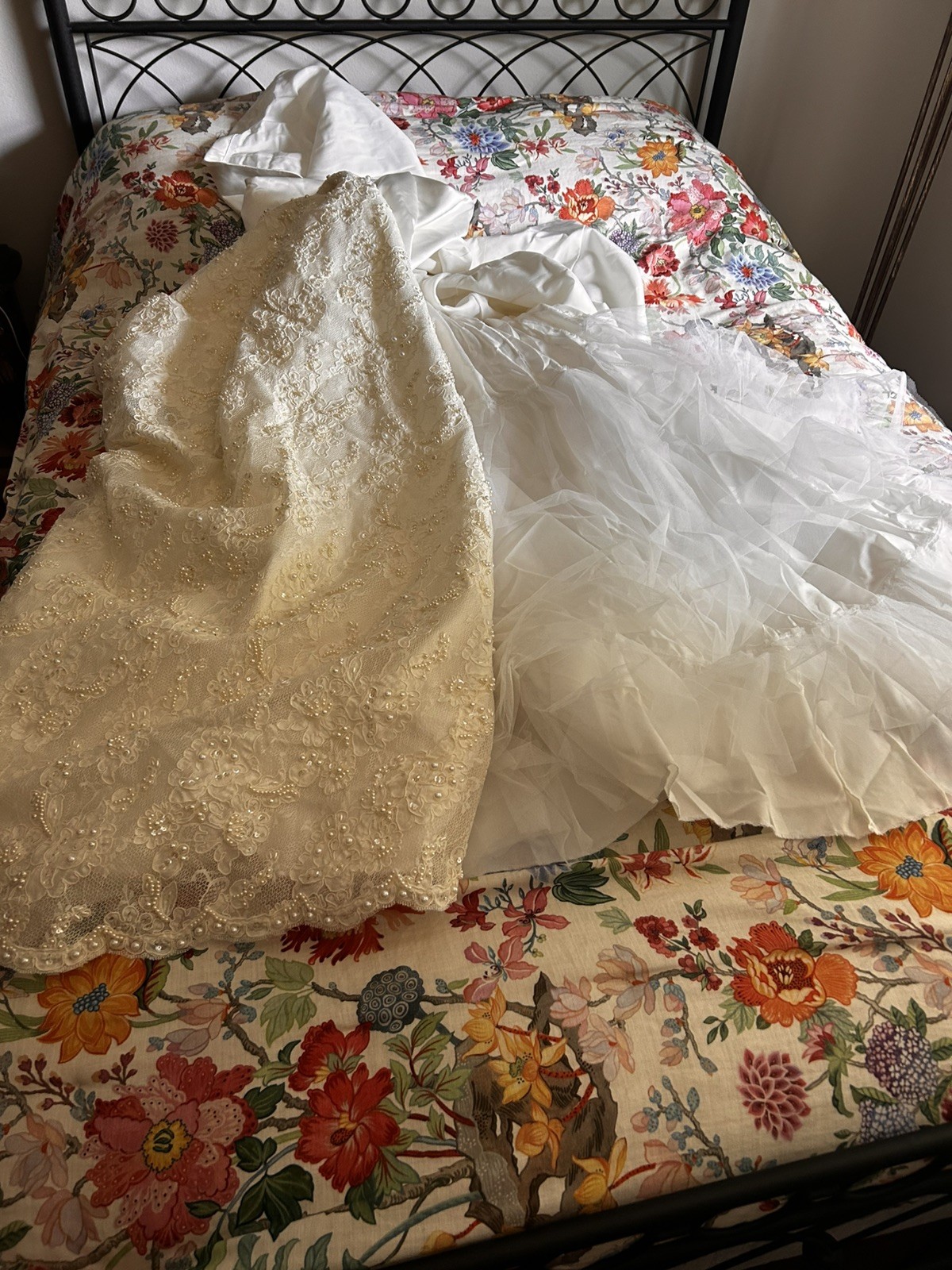 VTG Inspired High-Low Wedding Dress Beaded Lace Pearl Embellished Chapel Train