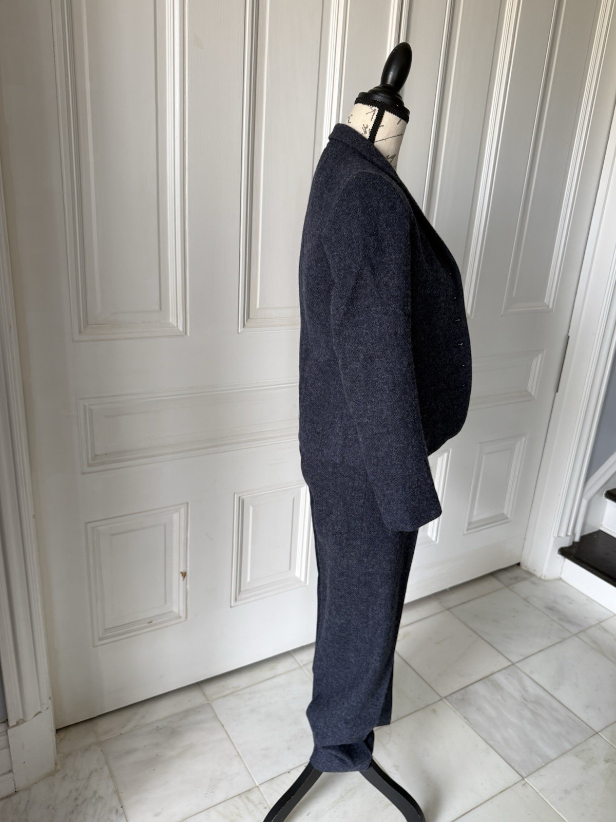 Vintage Intuitions 100 % Wool Dark Blue 2 Piece Pant Suit Ladies Size 6