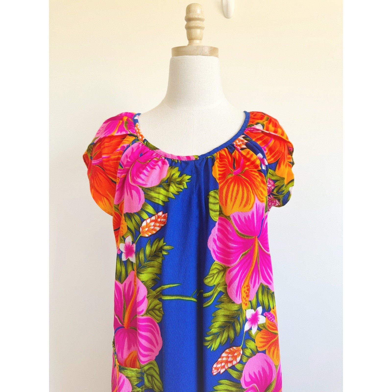 Vintage Pomare Hawaii Muumuu Dress Hibiscus Floral Medium Tiki Vacation Resort