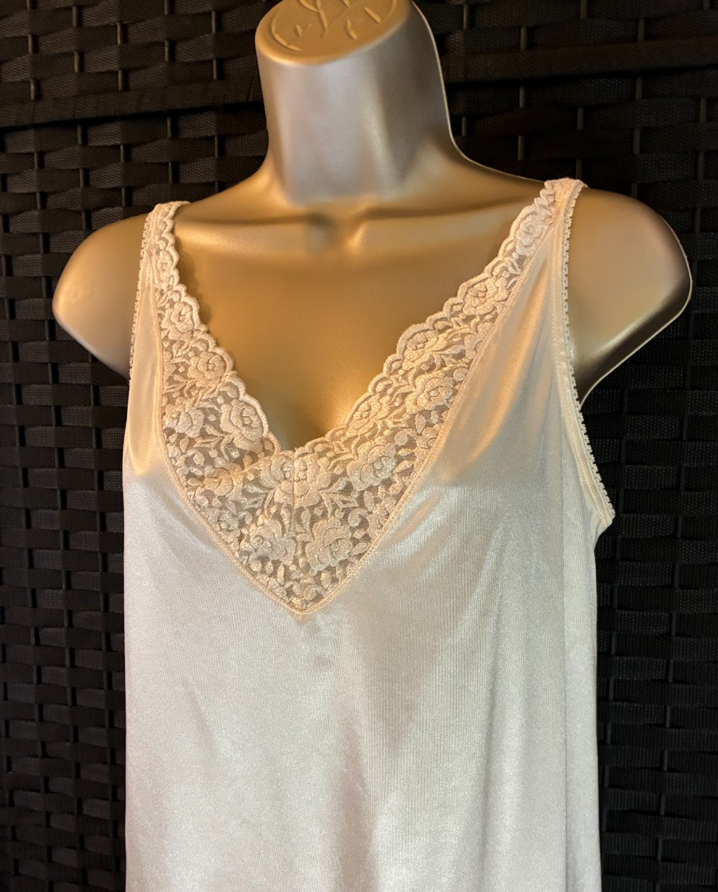 Vintage VANITY FAIR FULL SLIP Ivory Size 36 24&Prime; Medium NYLON Stretch Lace Liquid