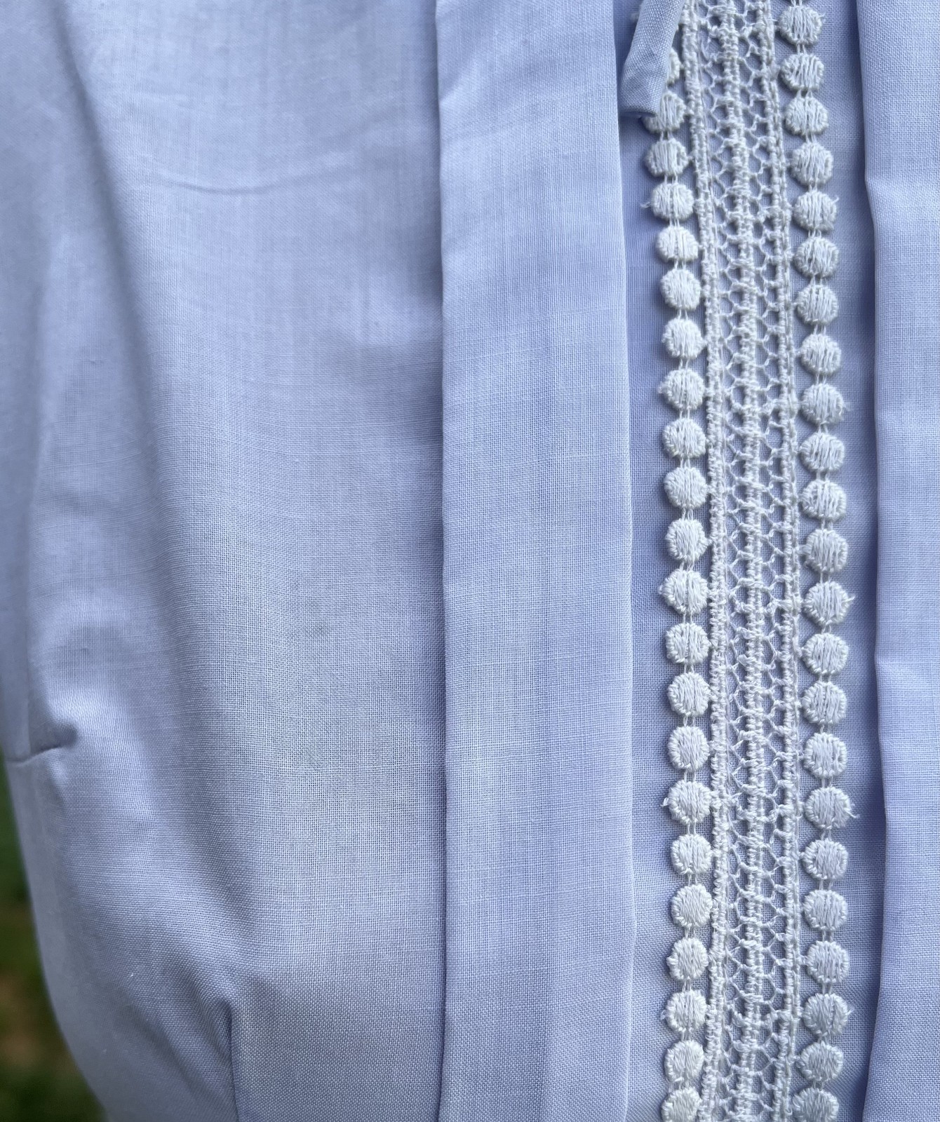 VINTAGE 1950&rsquo;s LAVENDER COTTON W/ CENTER PLEATS & LACE TRIM