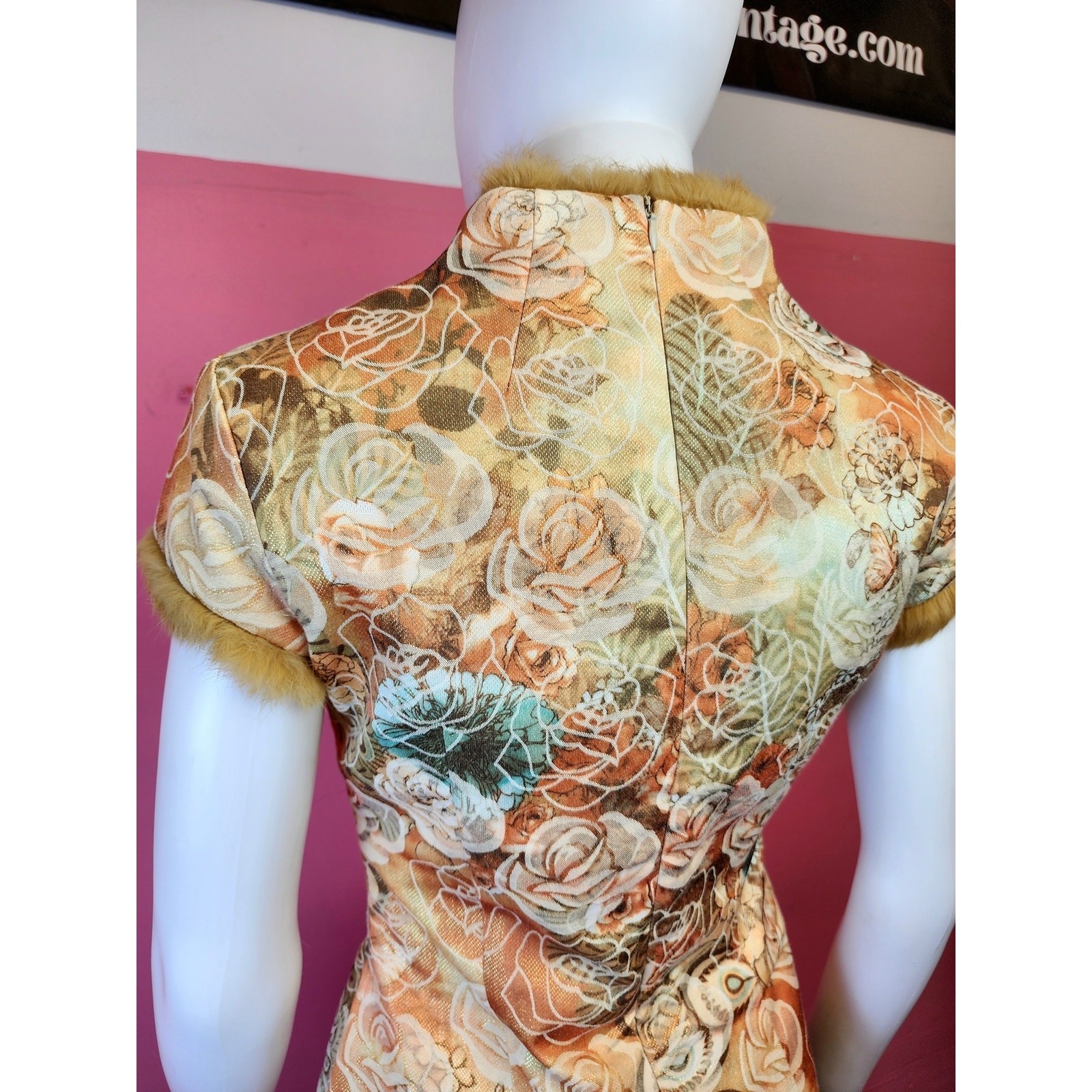 Small Medium Vintage 1990&rsquo;s Gold & Cream Brocade Lurex Faux Fur Lined Cheongsam