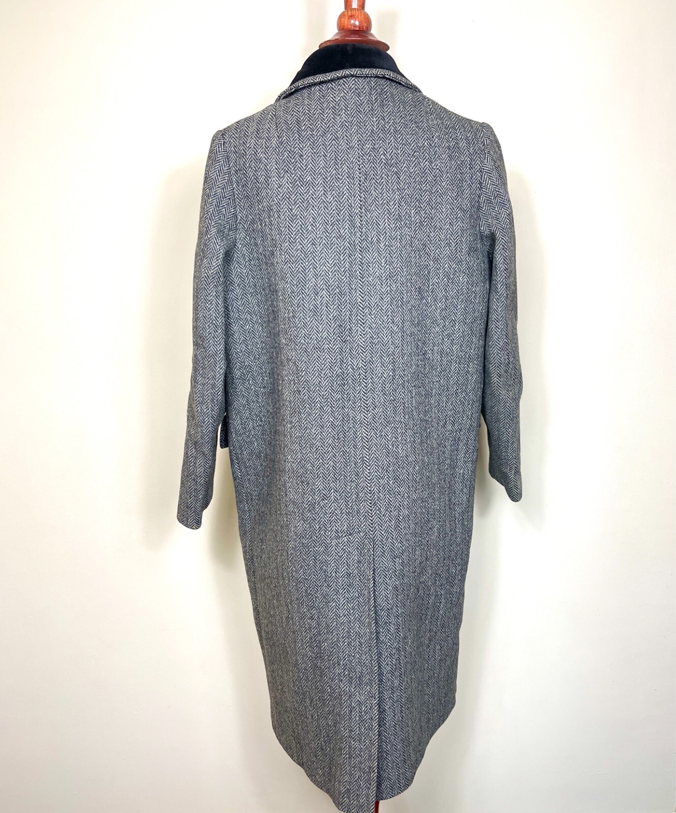 Vintage 1990s Black Herringbone Coat with Black Velvet Trim Collar Size Small