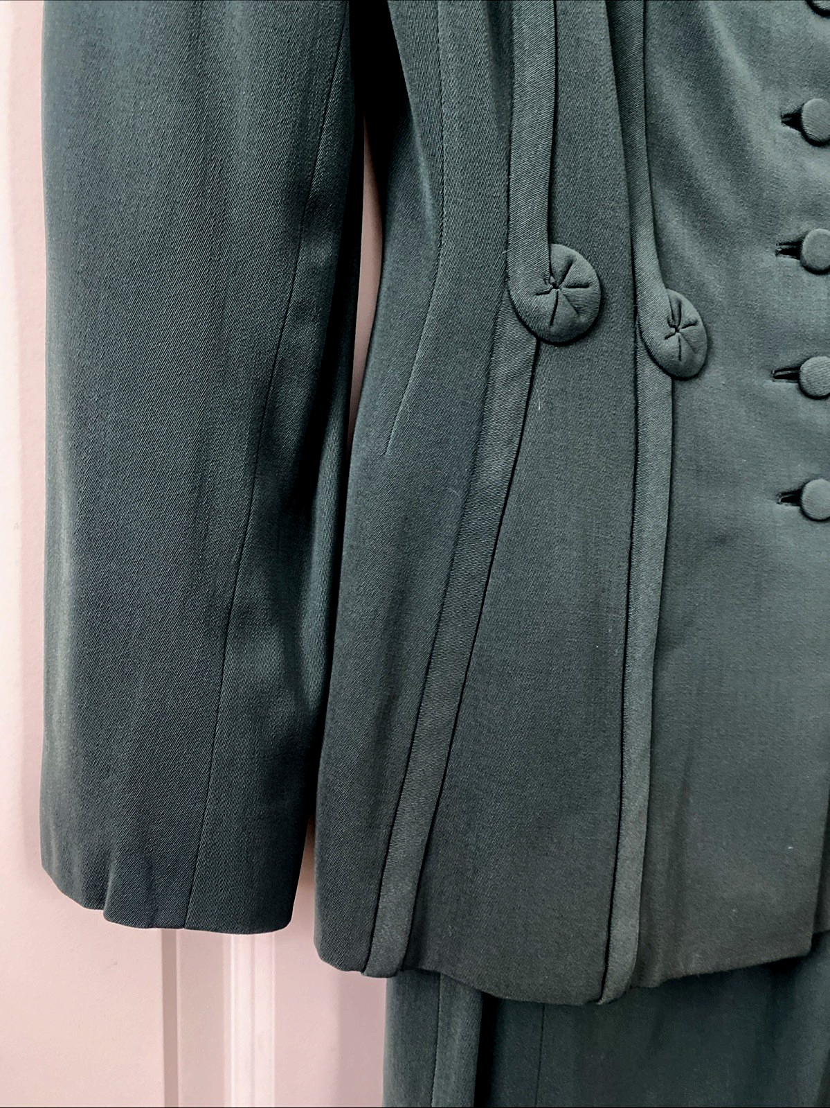 Vtg 40’s FORSTMANN Green Wool Gabardine Nipped 27&Prime; Waist Suit Jacket Skirt RARE