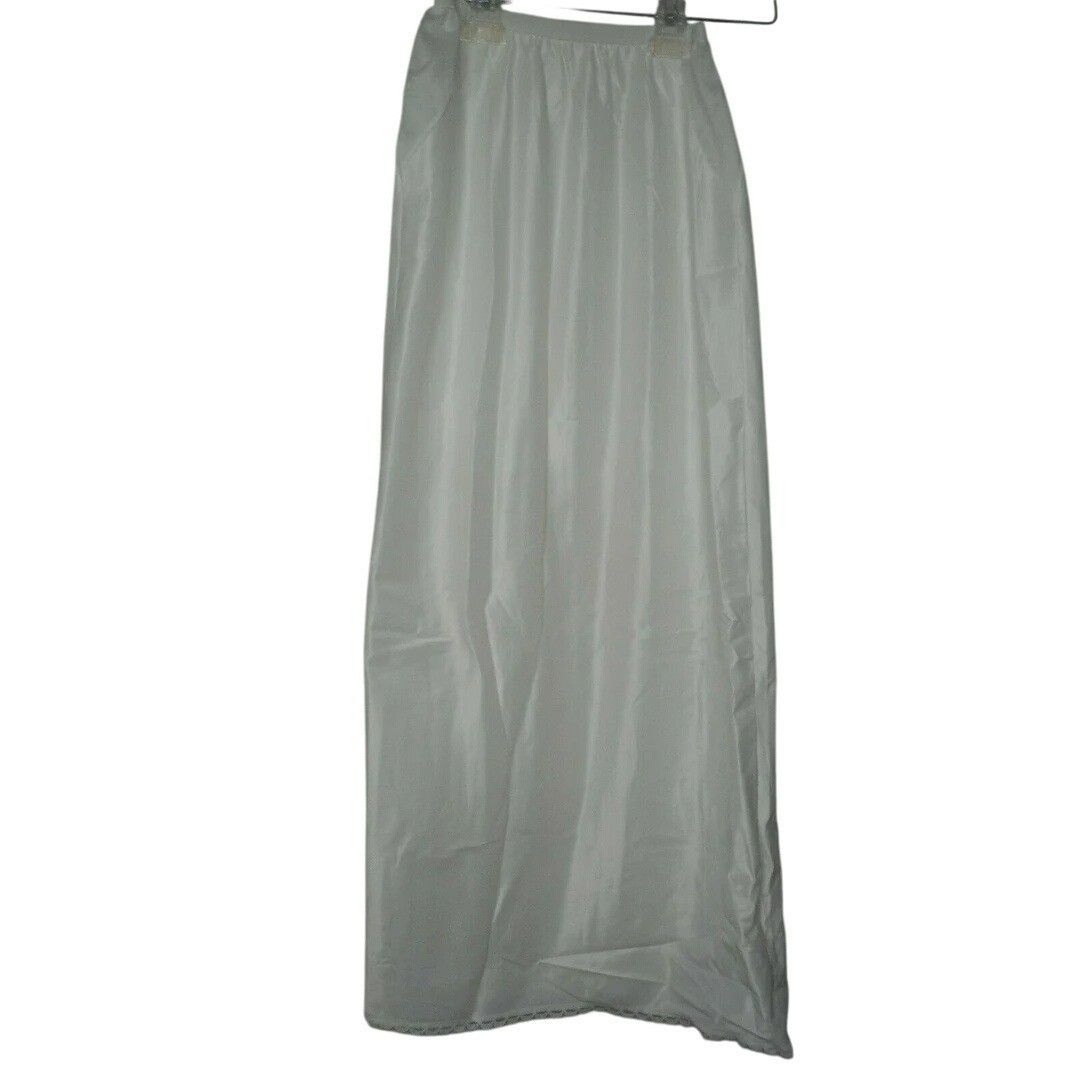 Women&rsquo;s Pinehurst Lingerie Vintage 1970s Slip cream white Large 5484 Nylon