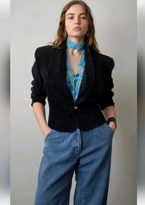 Vtg 80&rsquo;s Evan Davies Women&rsquo;s Black Suede Shoulder Padded Fitted Crop Blazer! 10