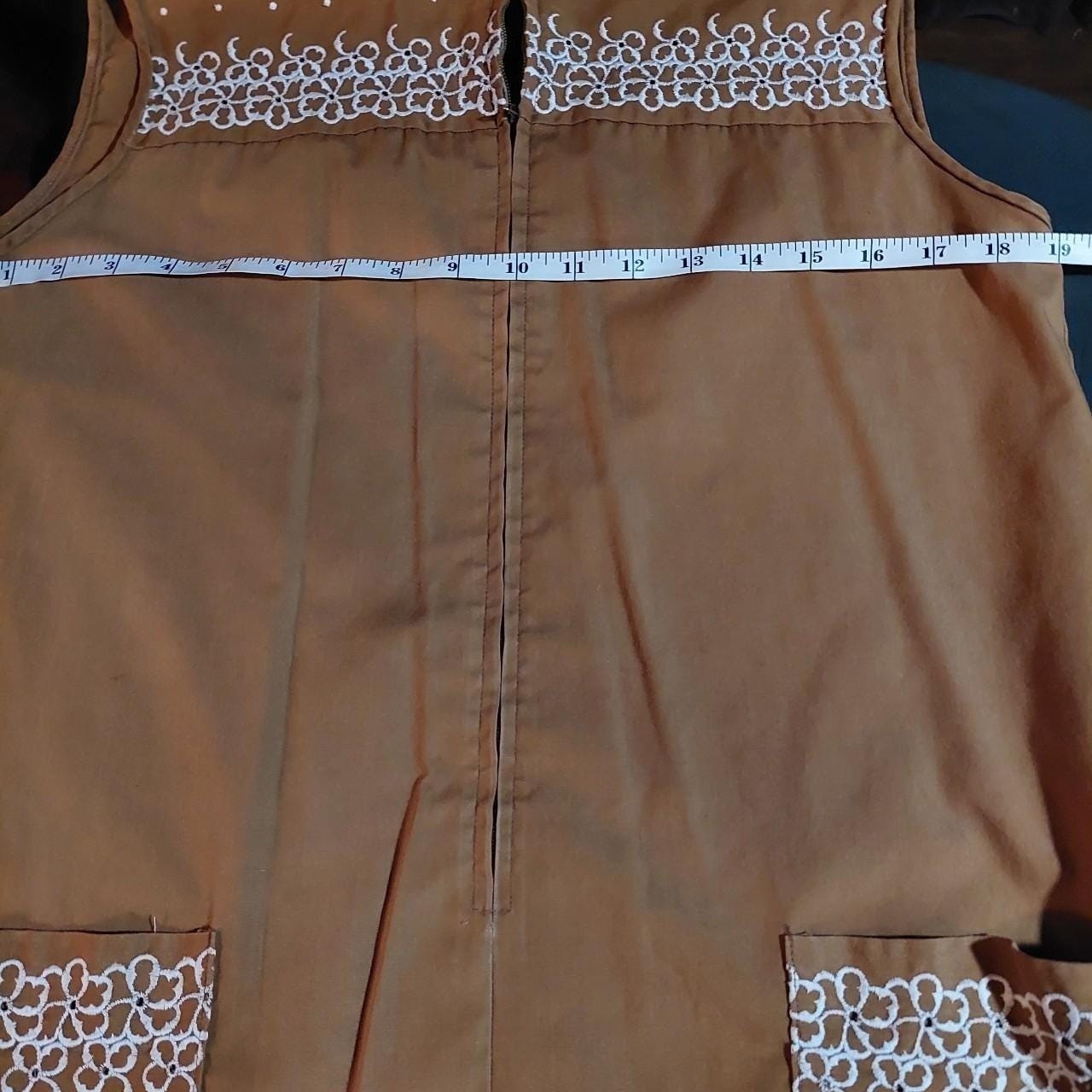 Vintage 70's brown and white zip up house dress with embroidered details