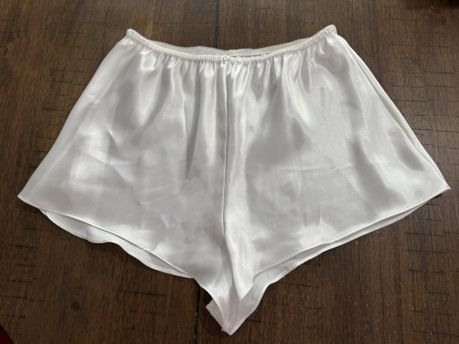 Vintage White Slip Shorts Women’s Size Small Polyester Made in Macau in EUC
