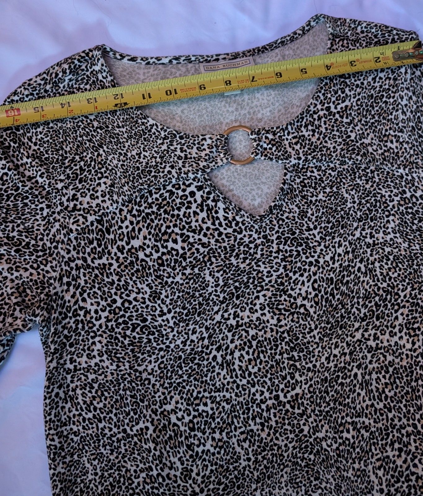 Dana Buchman Vintage Women Sz M Leopard Print V Neck Top Asymmetrical Waist