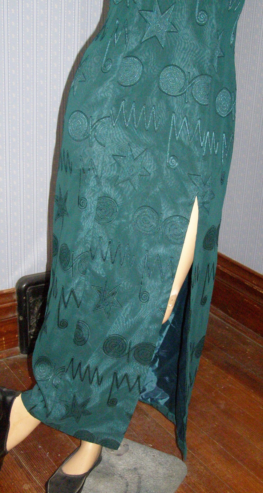 Vintage 90&rsquo;s forest green EMBOSSED SHAPES evening dress M L TRIBAL art deco