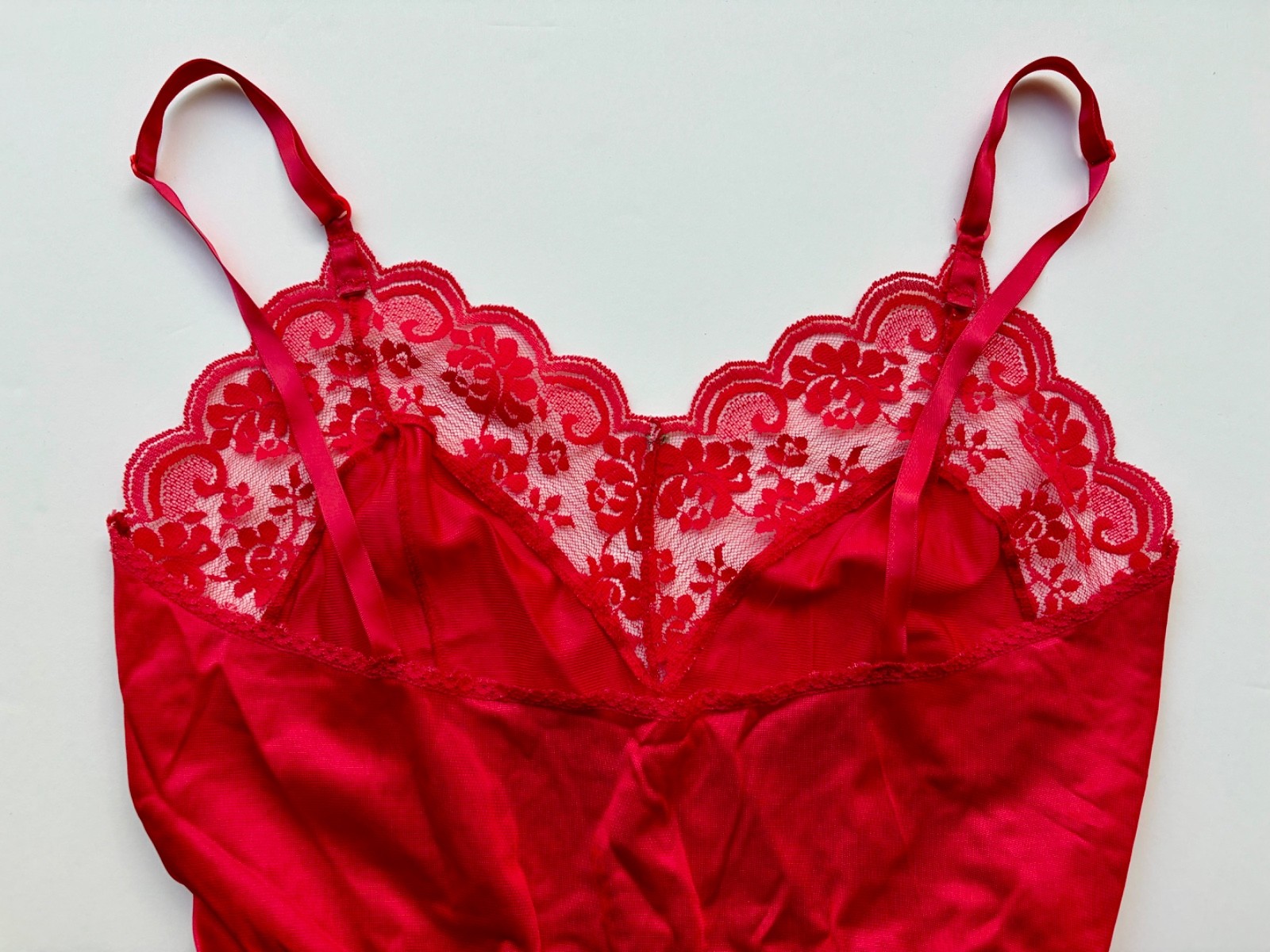 VTG Maidenform Chantilly Bodysuit Lingerie Glossy RED Nylon Lace Sz 34 USA Union