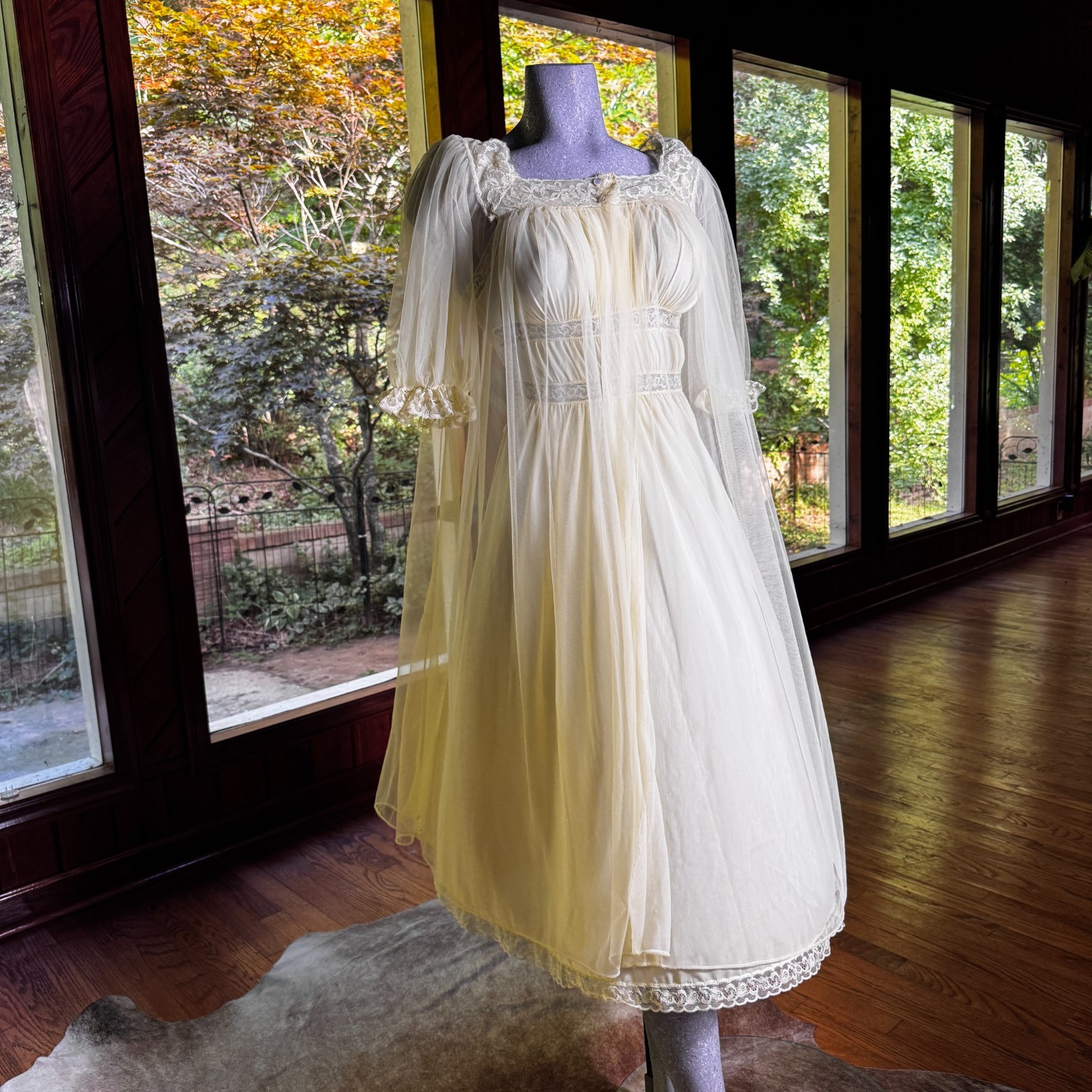 Vintage 50s 60s Yellow Lace Babydoll Nightgown & Peignoir Set Vanity Fair Small