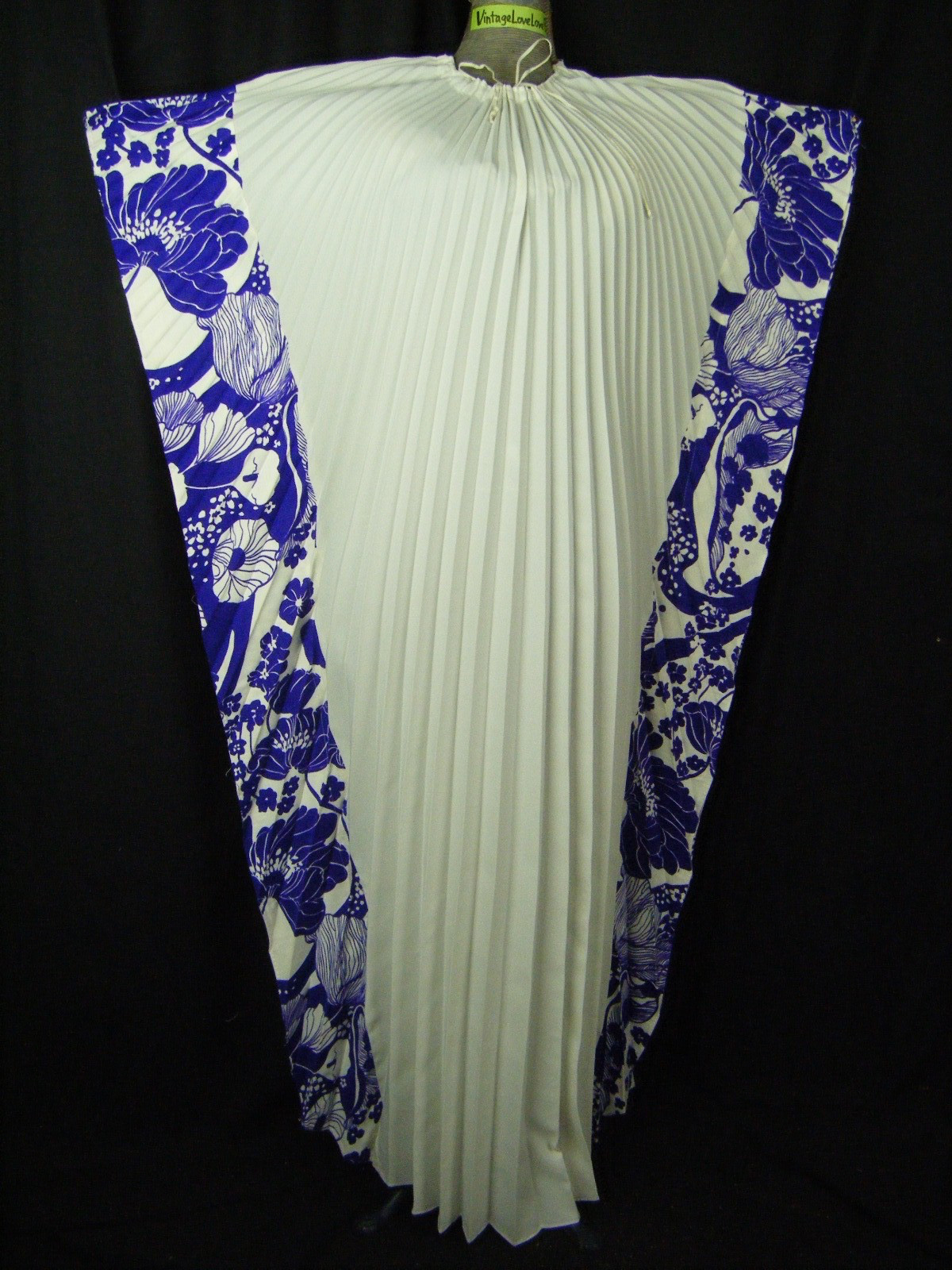 Vtg 60-70s White Purple Hawaiian Floral Printed Pleated Caftan-Bust 49/One size