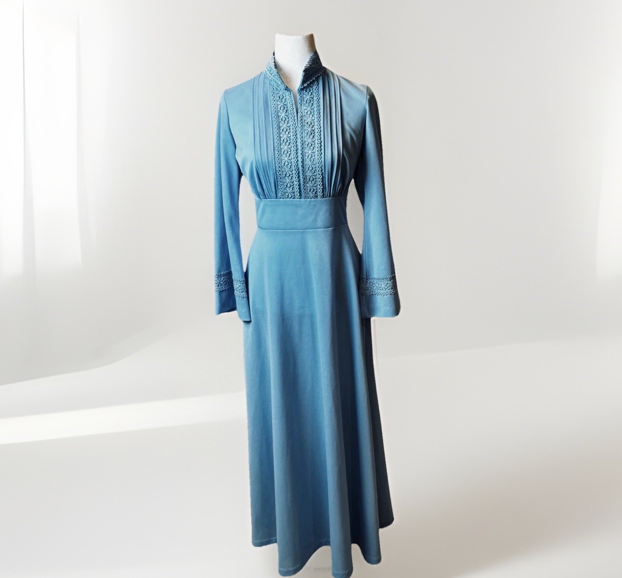Toni Todd Dress Vintage 1970s Light blue With Flower Lace Trim Long Fitted Waist