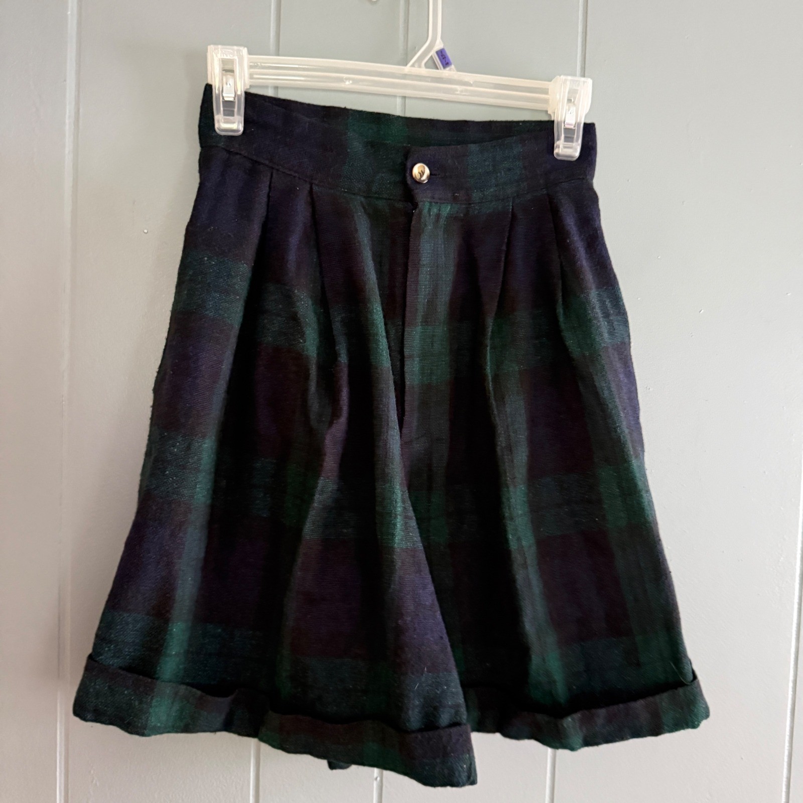 Vintage 90s Womens High Rise Pleated Long Shorts Black Watch Plaid Wool XS 23&Prime;