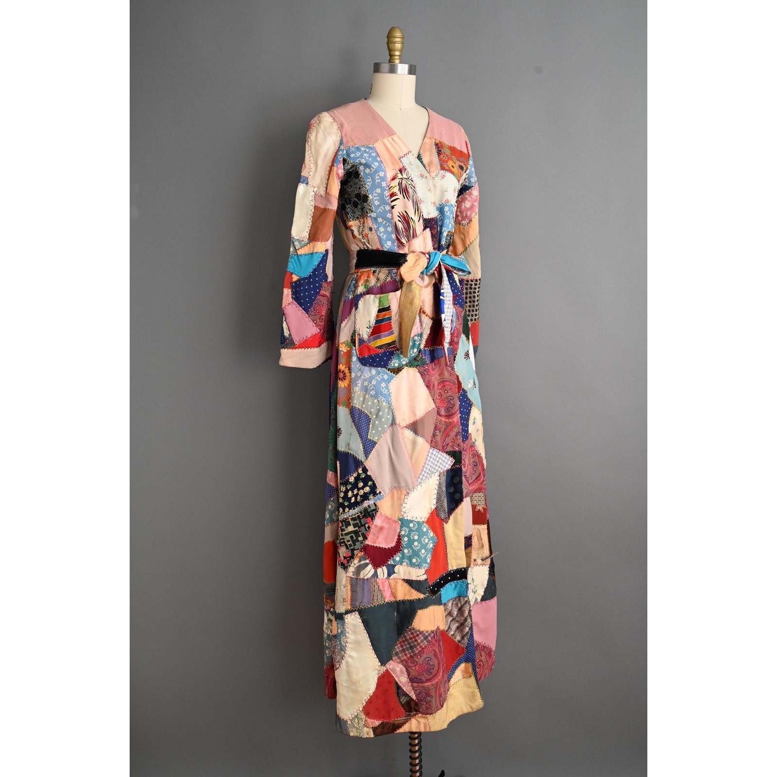 Antique 1930s Quilt Robe | Antique Crazy Quilt Dressing Robe | Medium Large