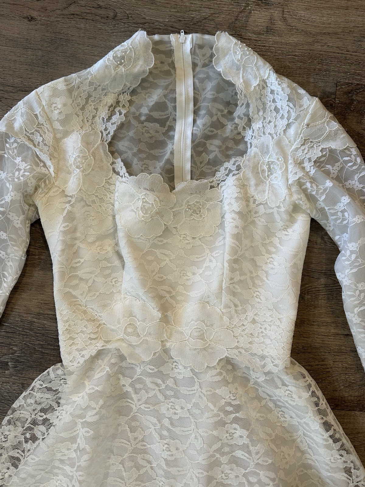 Vintage Wedding Dress Gown S White Chantilly Lace Long Sleeve Fitted Train Veil