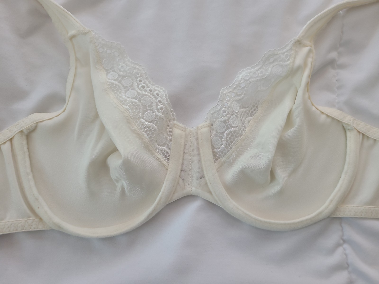 Vintage Maidenform Chantilly 38B Ivory Satin & Lace Bra Style #7619