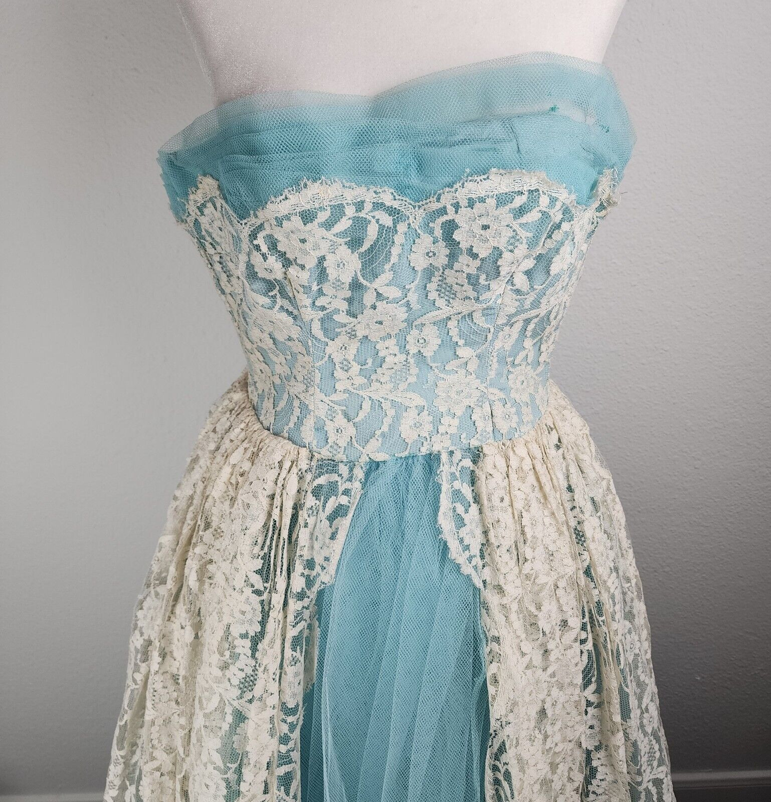 Vintage 1950s Strapless Turquoise Tulle Lace Prom Dress Cupcake Party Talon Zip