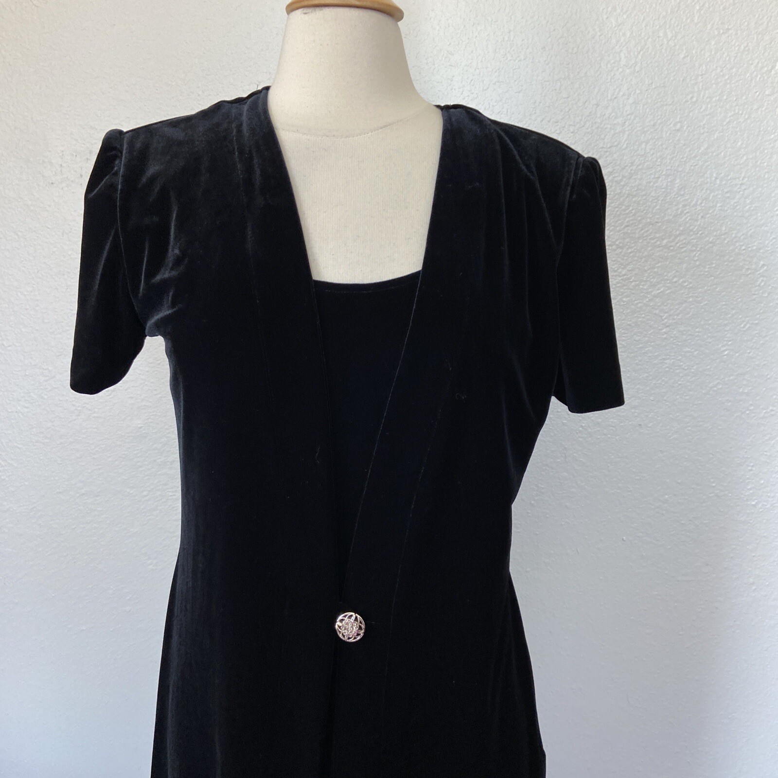 Vintage 90’s Scarlett Solid Black Velvet Short Sleeve Mock Cocktail Dress