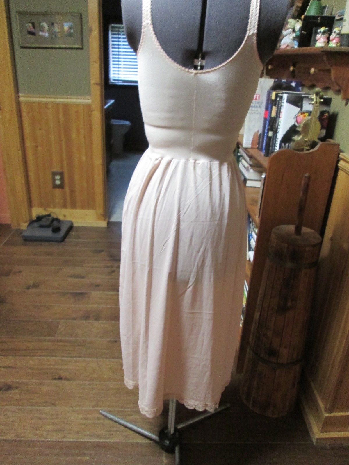 Vtg form fitting slip with built in bra beige 34 small slip midi