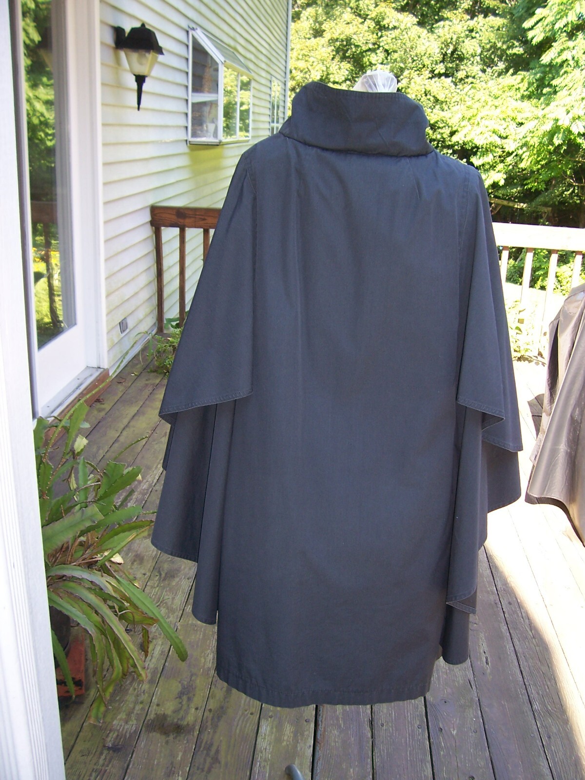 Spring Black Cape Coat Cream Collar Vintage 1970’s