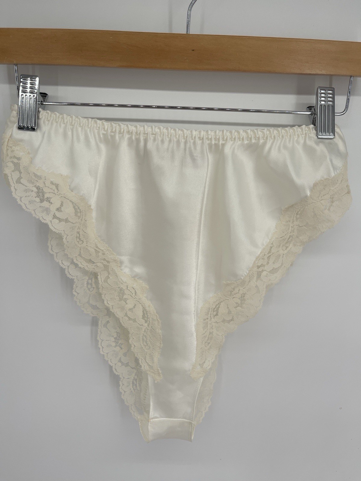 Victoria’s Secret Vintage Satin Bikini With Lace Trim Ivory Size P
