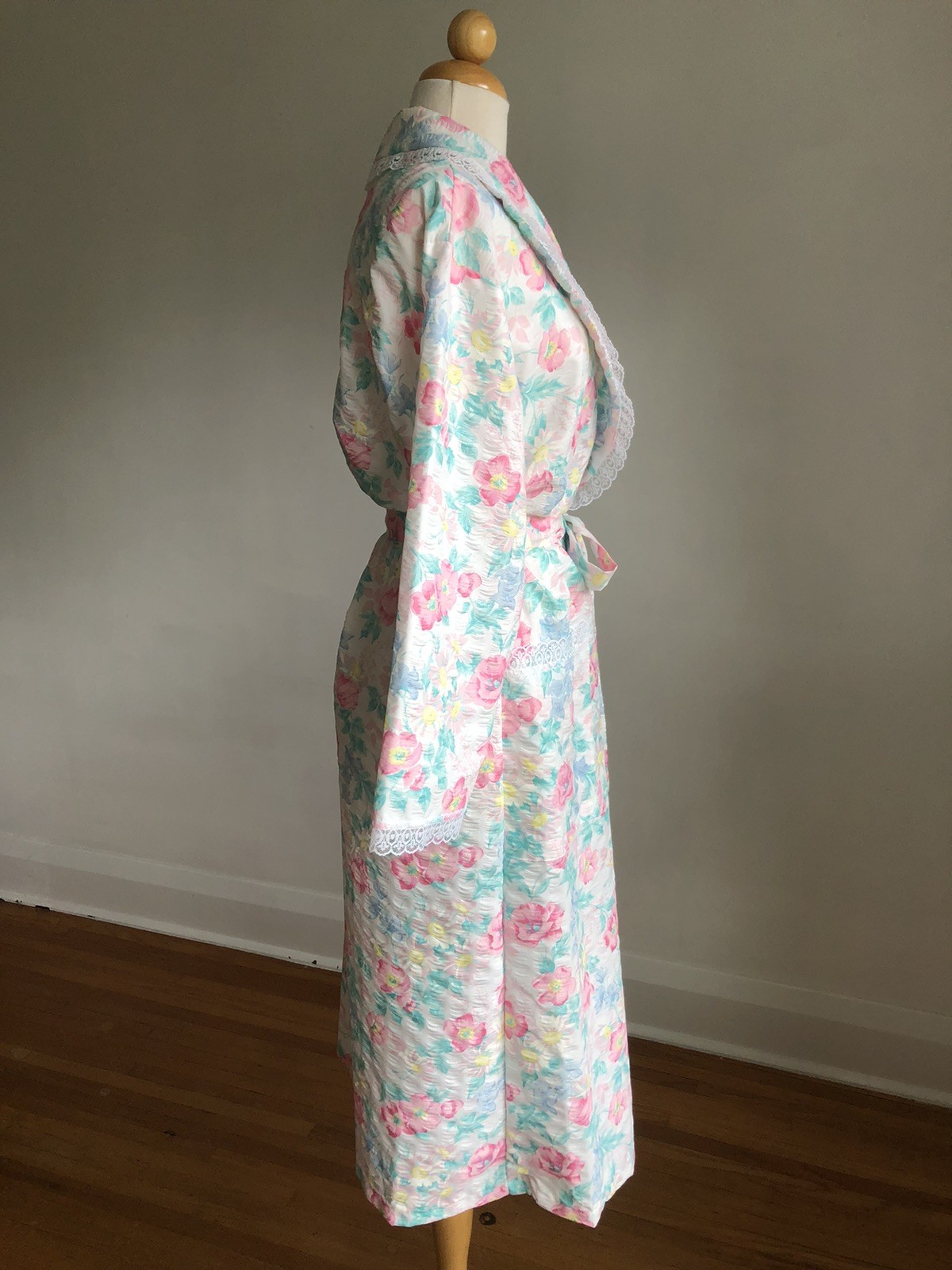 STUNNING NWT VTG CACHET Floral PolyCottton & White Lace Full-length Robe SZ M
