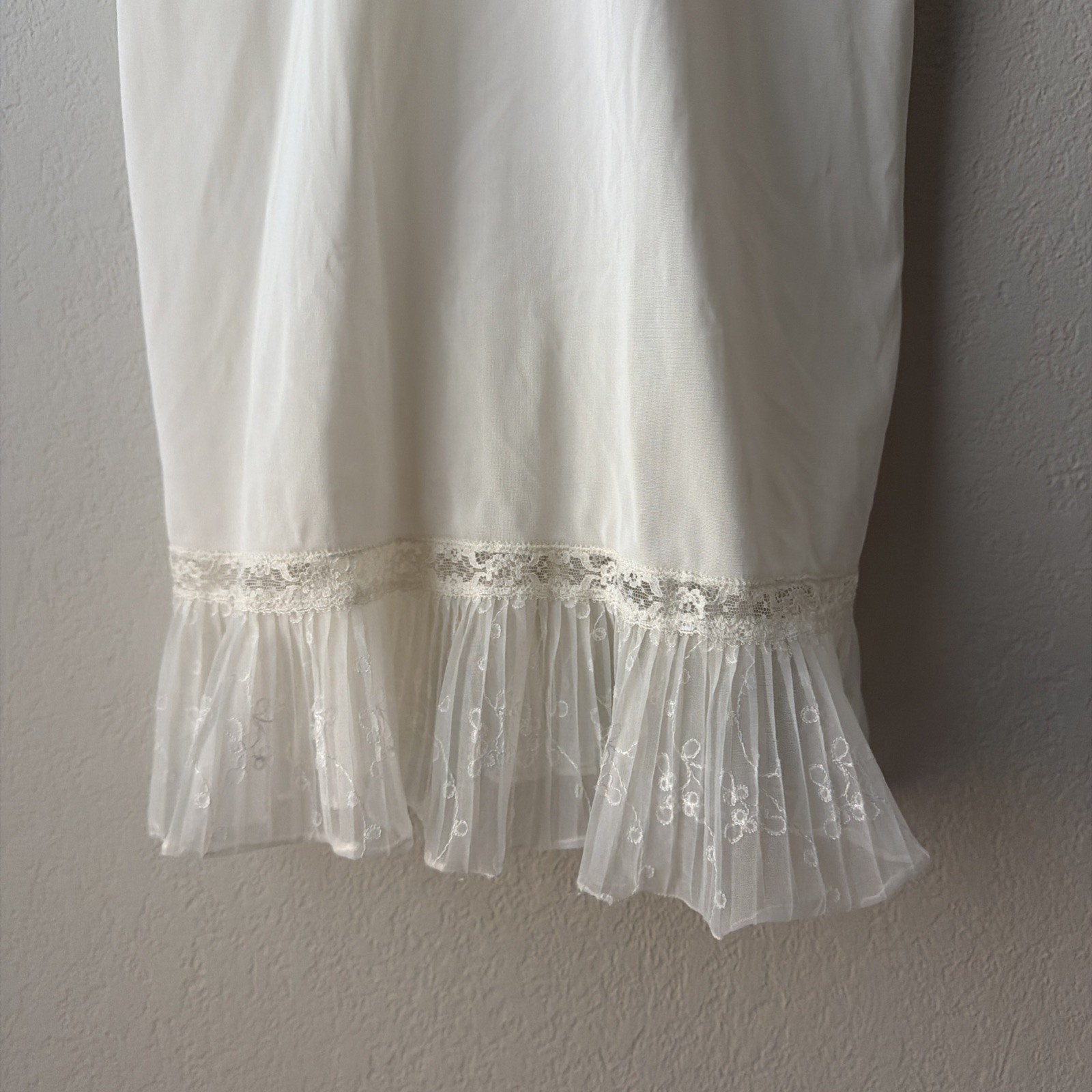 Vintage Seamprufe Full Slip White pin-up Short 33 Bust lace Cups USA bridal 50s