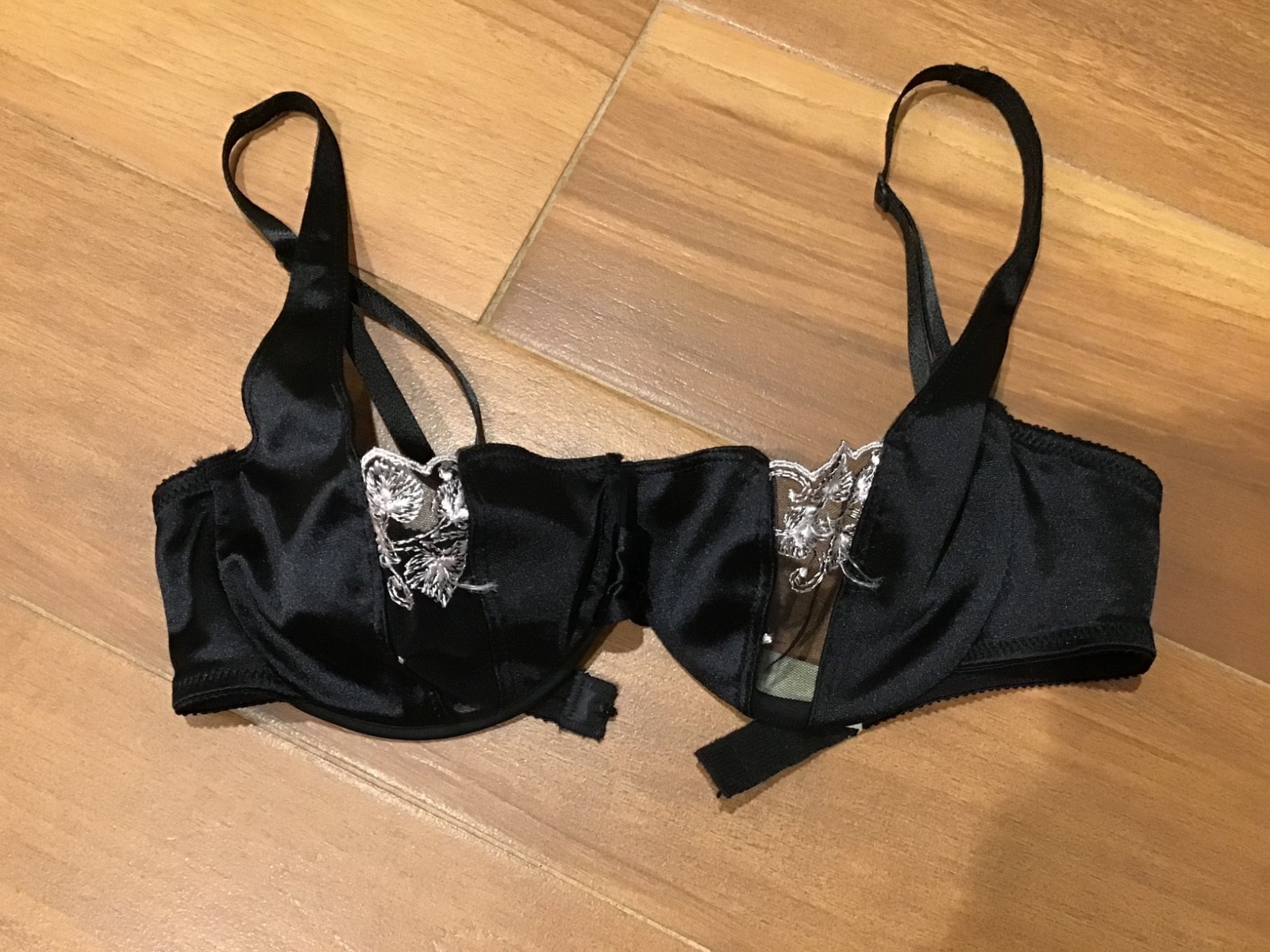 Vintage Victoria&rsquo;s Secret Black Satin Embroidered Underwire Bra 36C Made USA