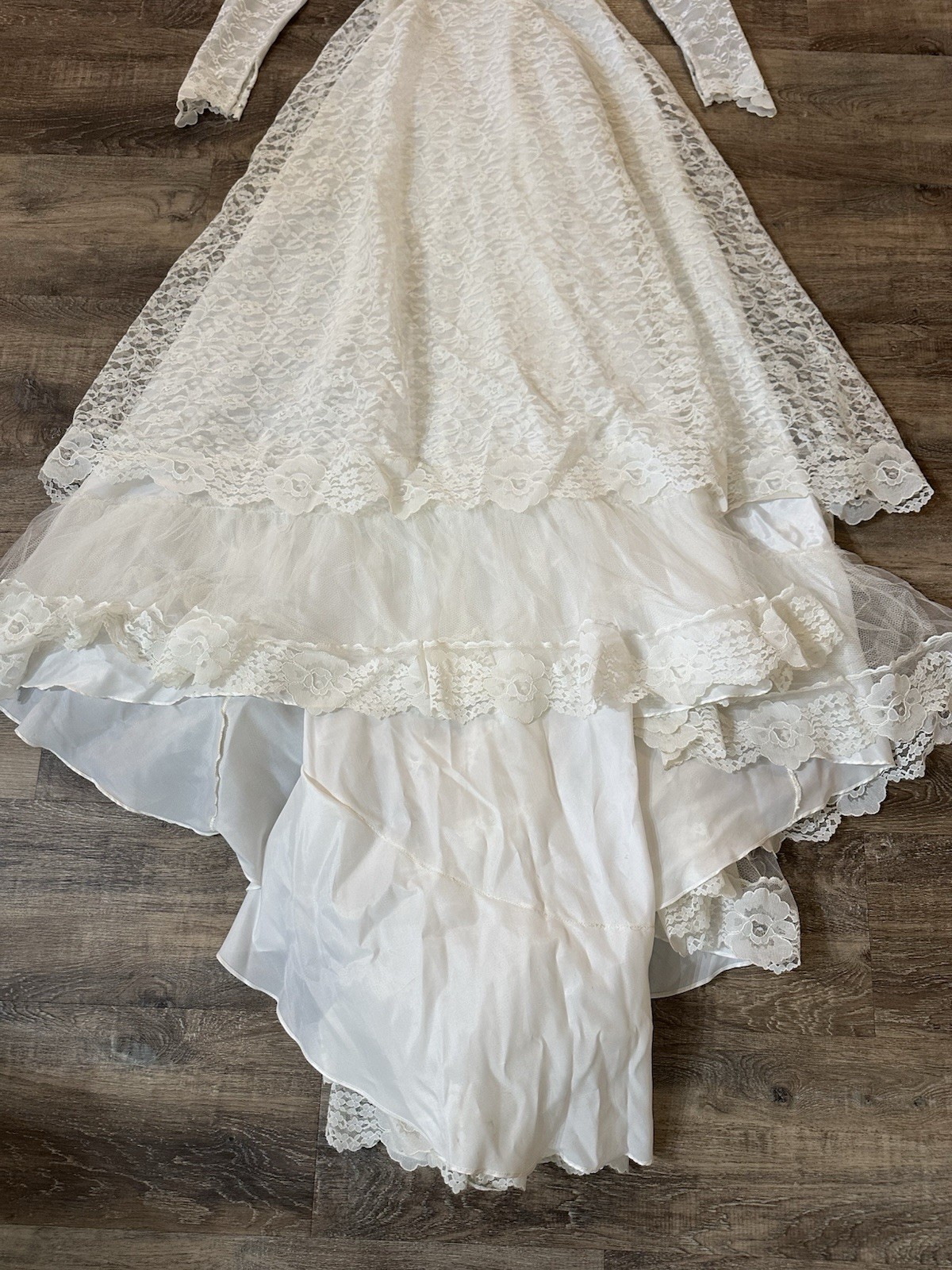 Vintage Wedding Dress Gown S White Chantilly Lace Long Sleeve Fitted Train Veil