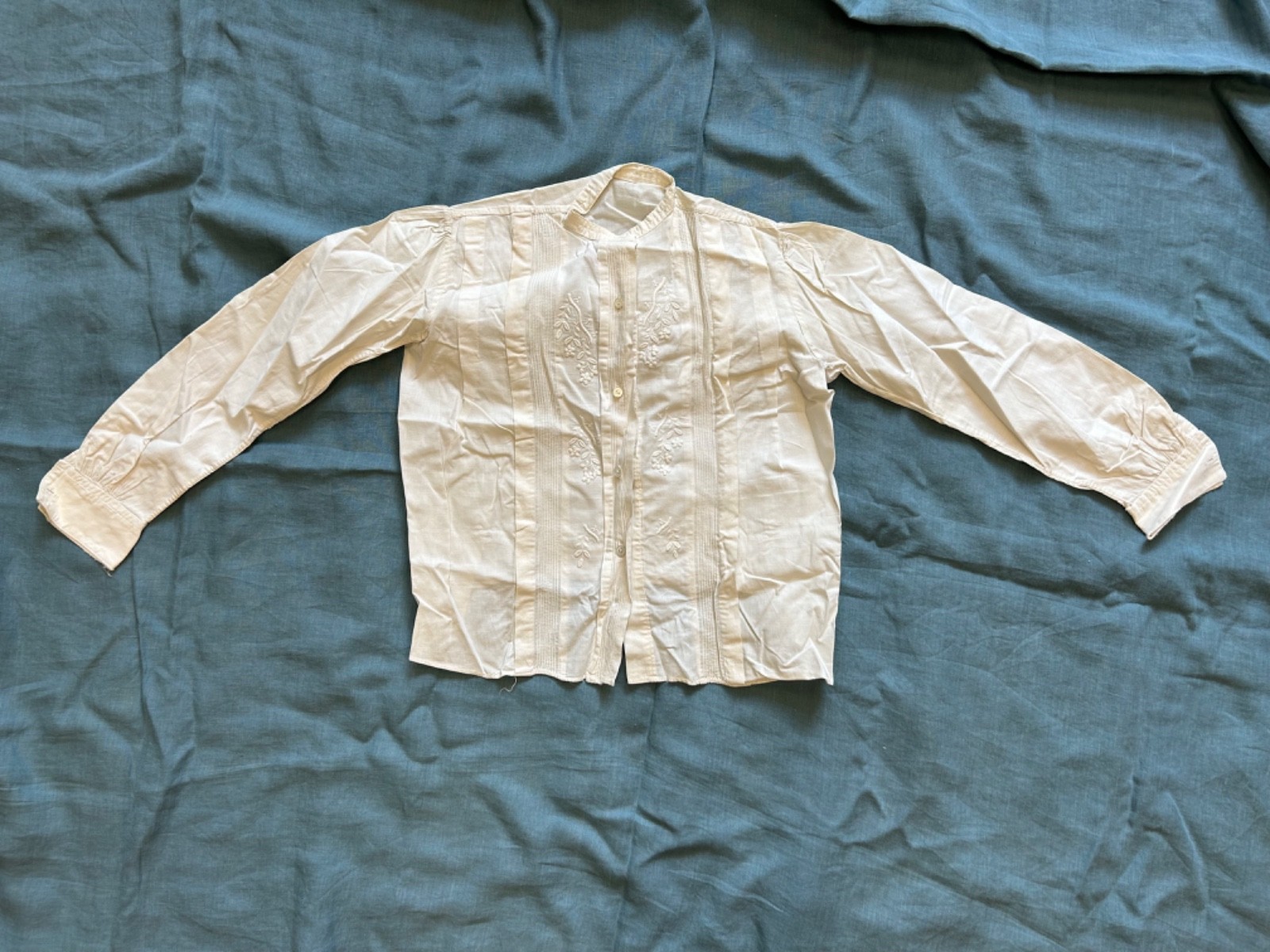 Late 19th-Early 20th Century Women&rsquo;s Blouse Machine Embroidery and Pleats