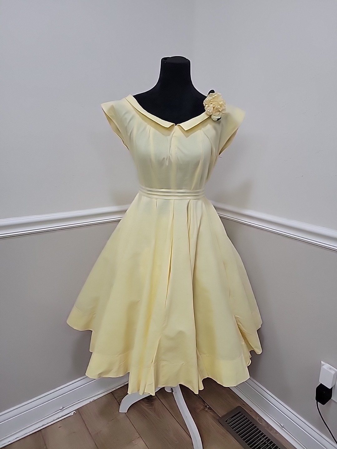 Vintage&rsquo;50s Mid Century Yellow Cotton Dress Fit Flare Full Skirt Garden Party