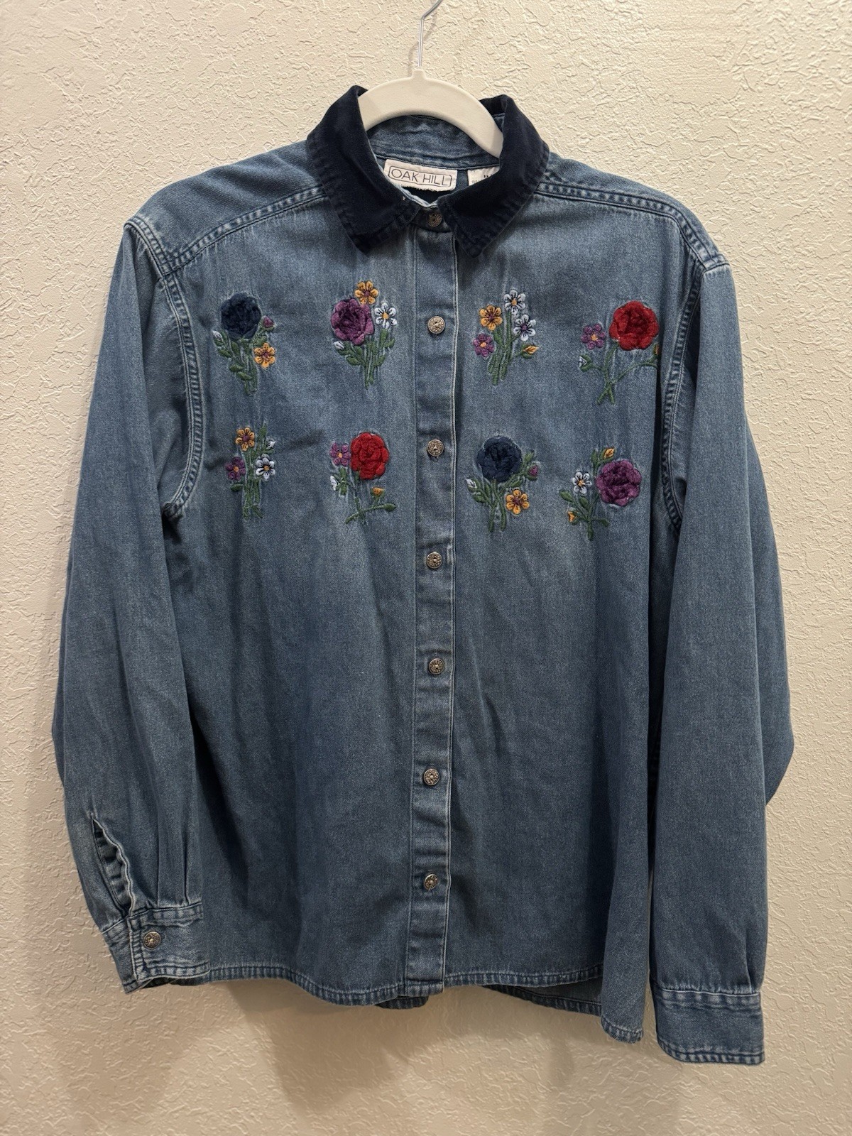 Vintage Oak Hill Denim Button-Down whimsical with Embroidered fairy print – Blue