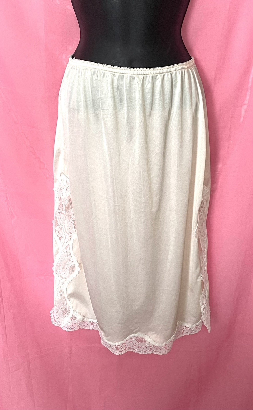 Vintage Mel-Lin Ivory Lace Half Slip Midi Size Medium with Two Side Slits 25&Prime;