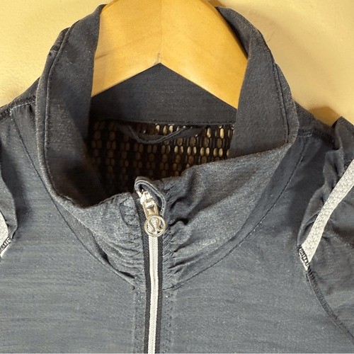 Lululemon Run Nada Black Gray Lace Full Zip Size 6 Activewear Jacket Reflective