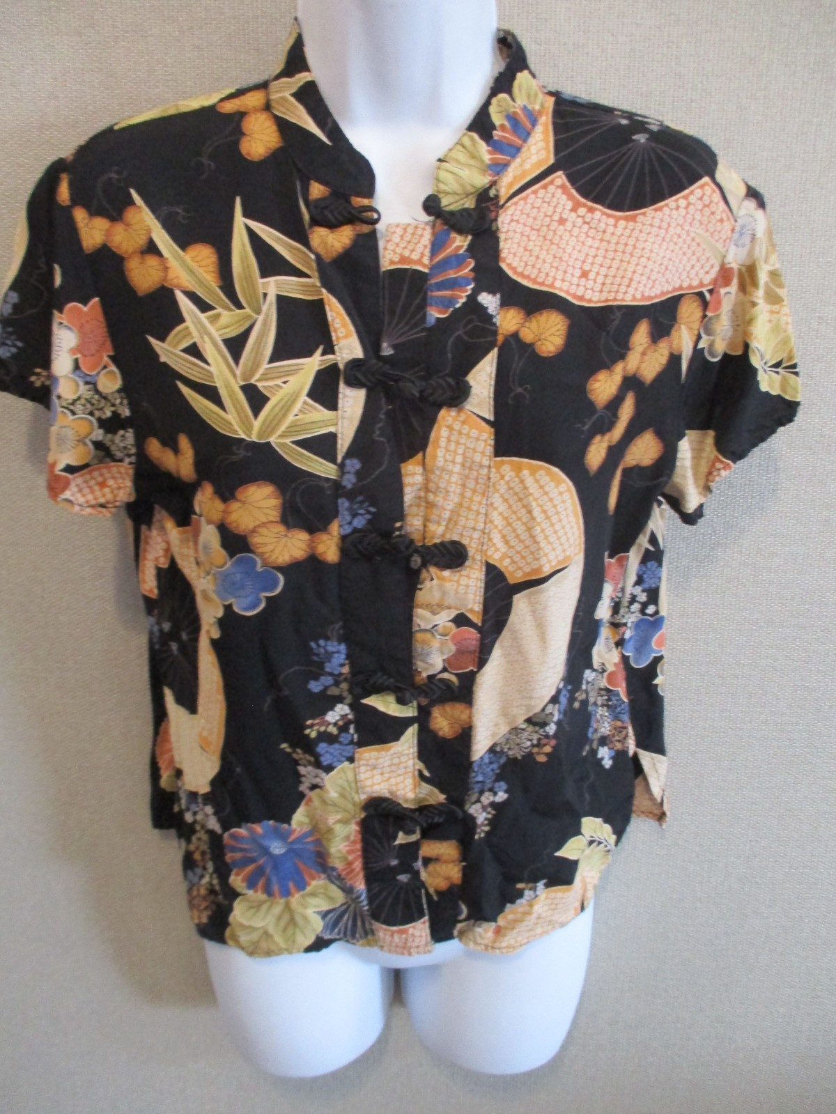 VTG 90&rsquo;s Clio Oriental Style Top Size Medium Frog Closure