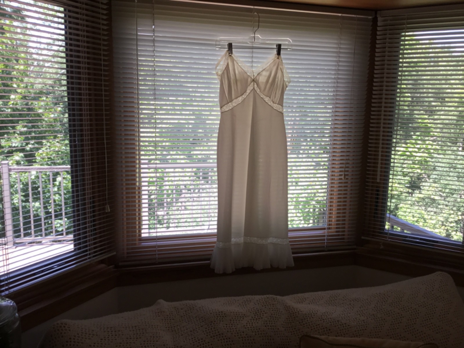 Vintage 1950&rsquo;s Nylon Full Slip Crystal Pleat Hem Bust Ivory Size 36-38