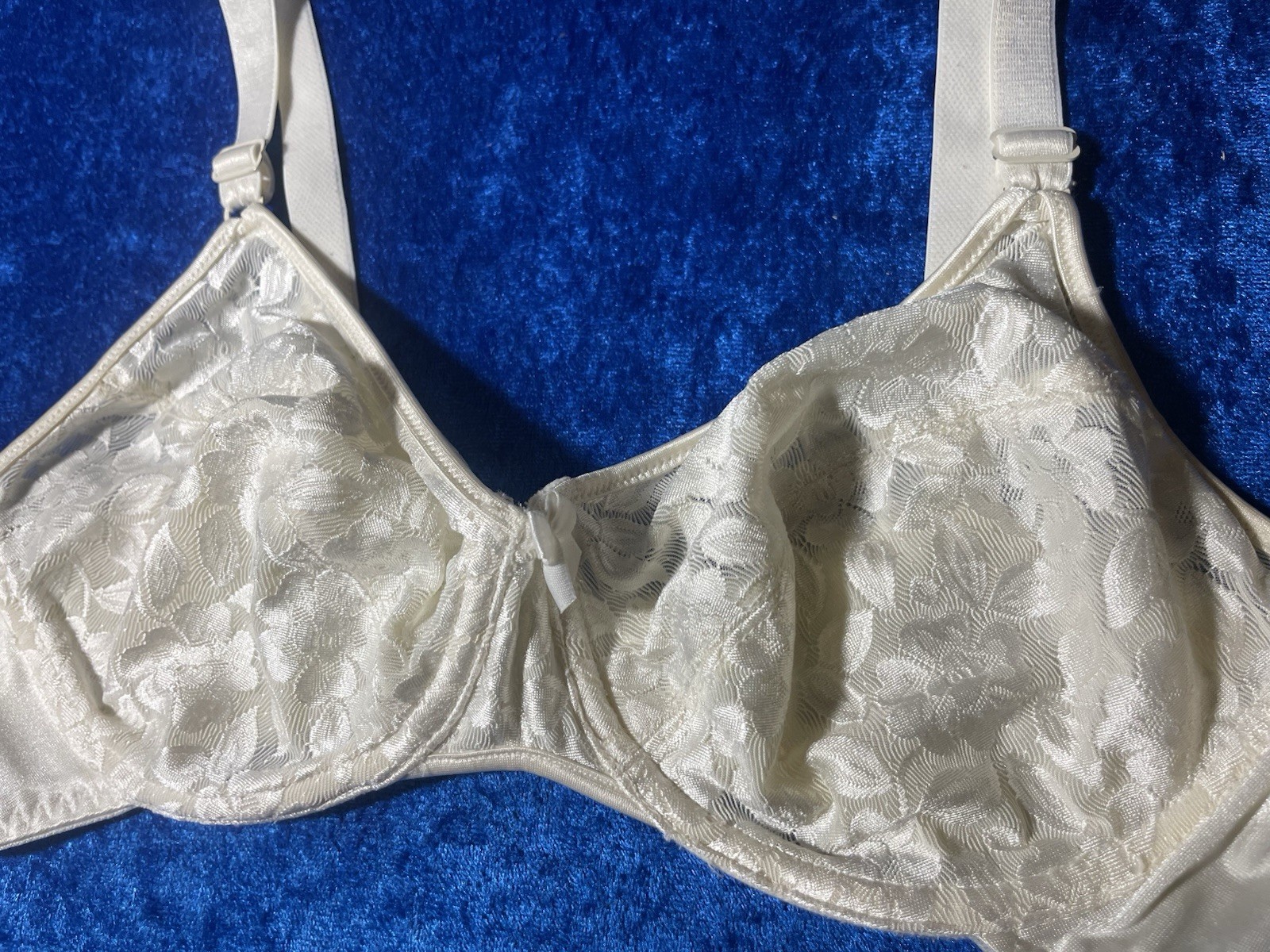 Vintage Everyday Romance Maidenform Bra 38b Shiny White Nylon Underwire