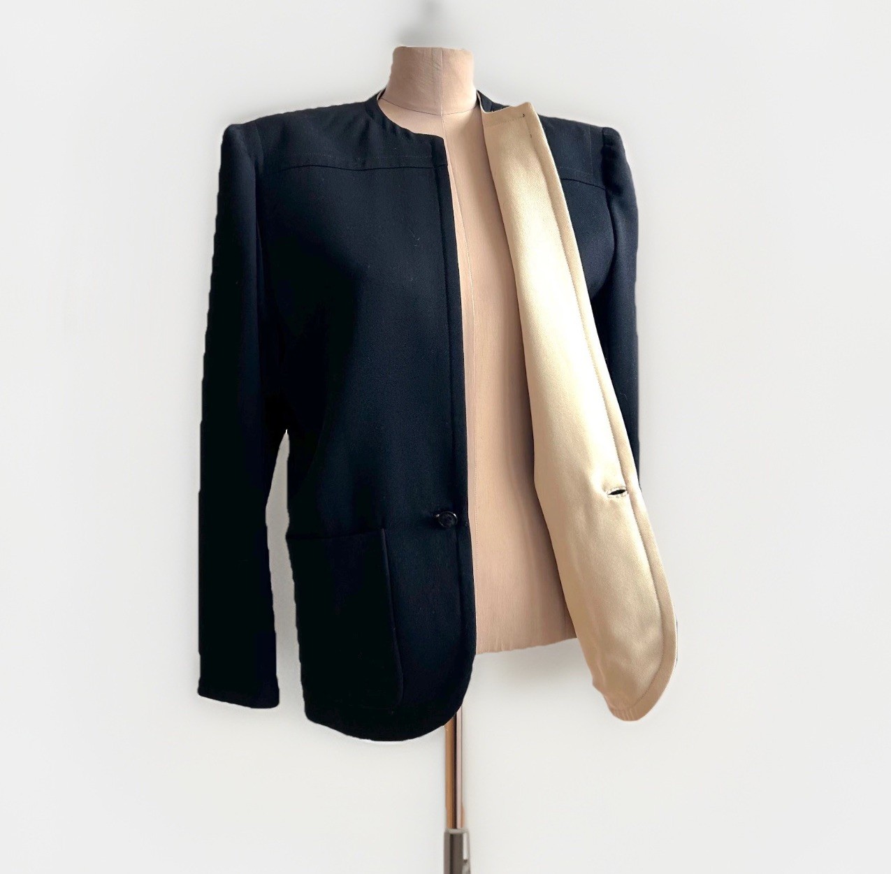 Elegant Vintage 1970s 80s Valentino Boutique Black/Cream Wool Jacket US 12