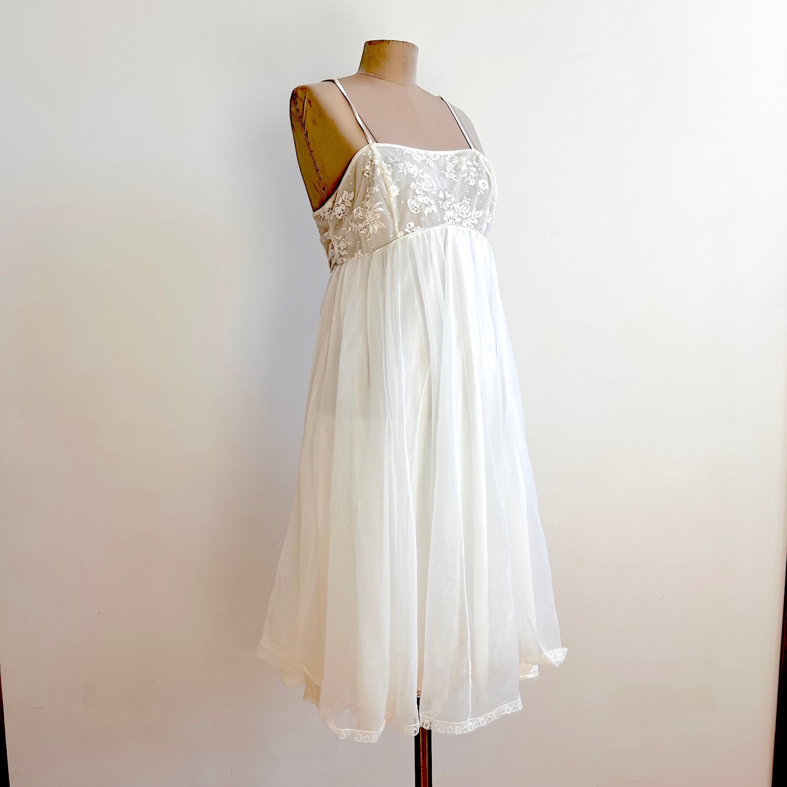 Claire Sandra Lucie Ann Beverly Hills Vintage Lace Nightgown Size 34 Ivory 1960s