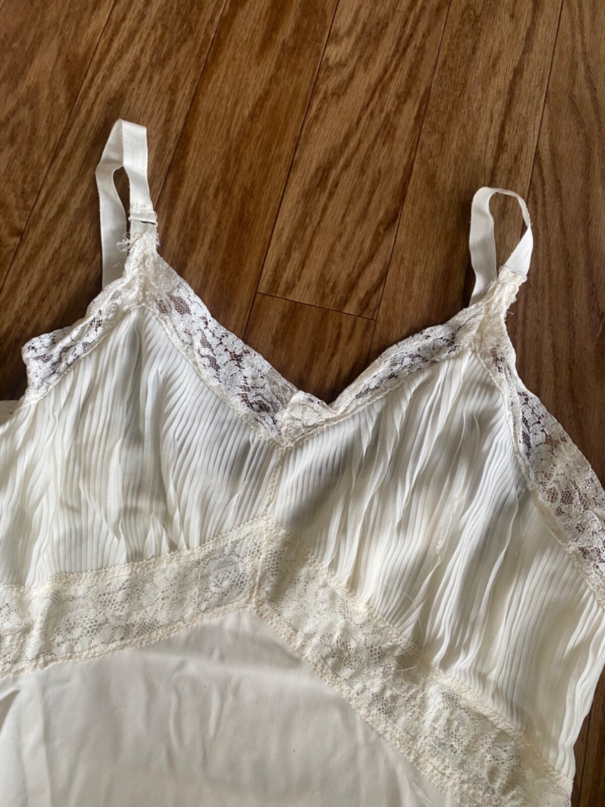 Vtg Charmode Cream Womens Slip