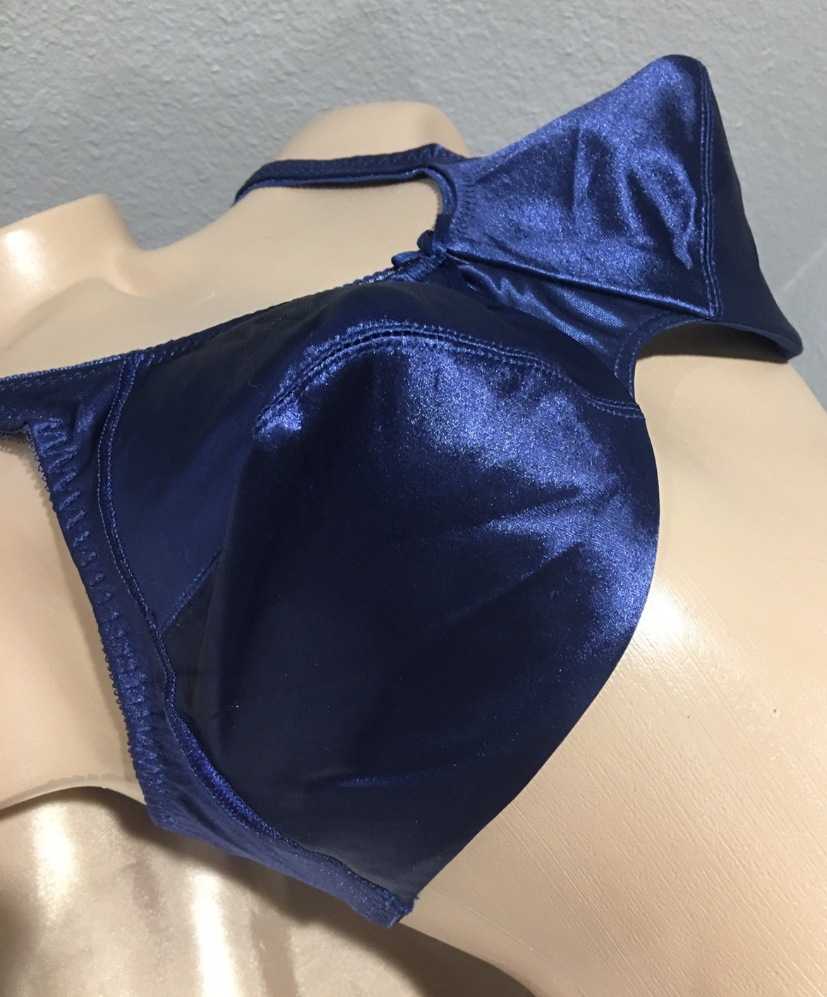 Vtg Secret Navy BALI Second Skin Satin Pointy Bra 38C