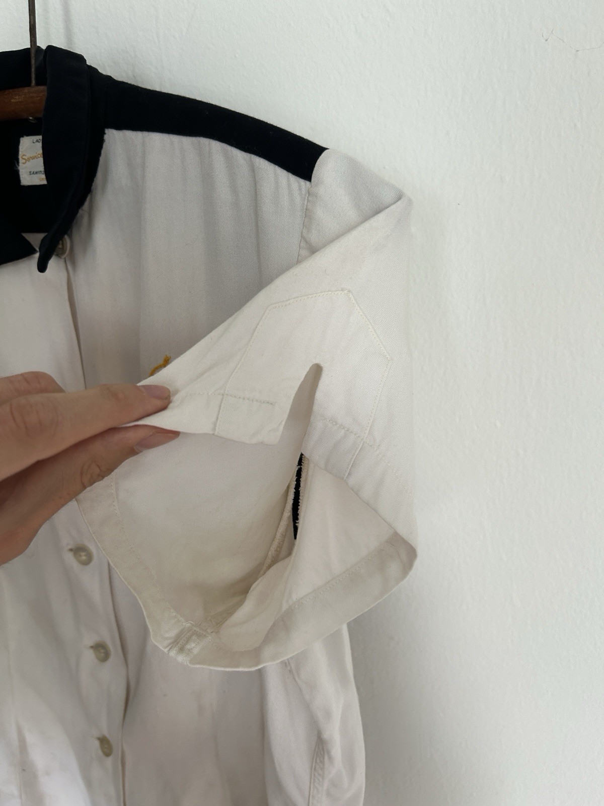 Vintage 1950s Rayon Loop Collar Bowling Shirt Women’s Size 34 Chain Stitch White