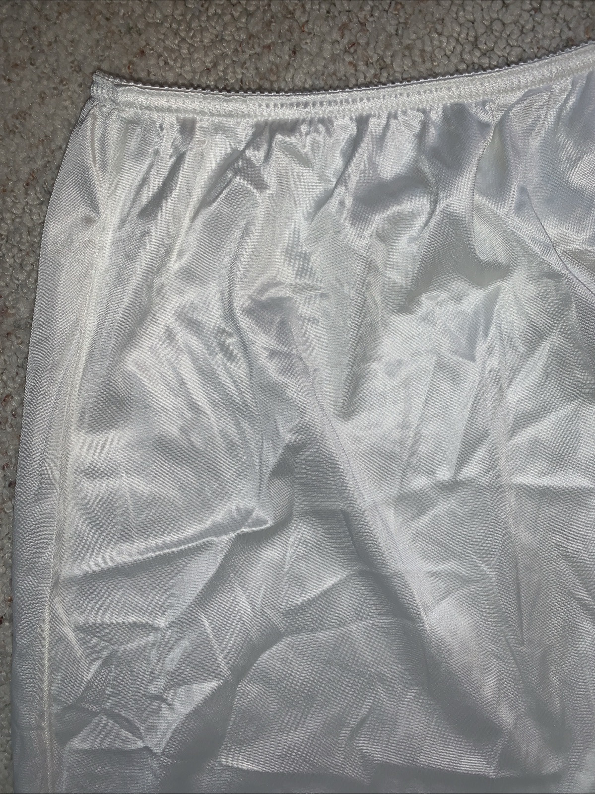 Warners Nylon Half Slip White Vtg Size Small 29.5&Prime; length silky