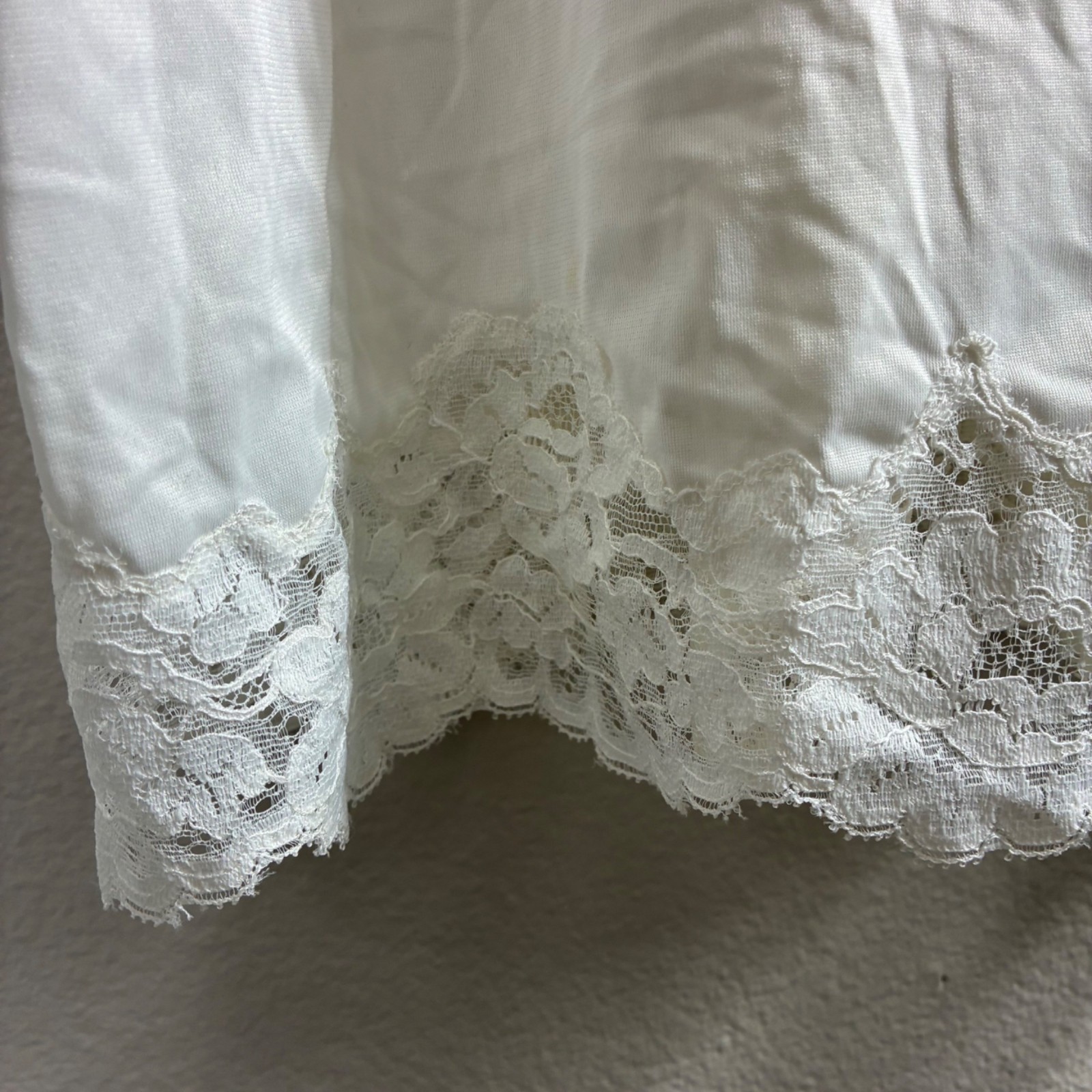 VTG 70s Hollywood Vassarette Ivory Lace Trim Full Slip Dress 36 (M)