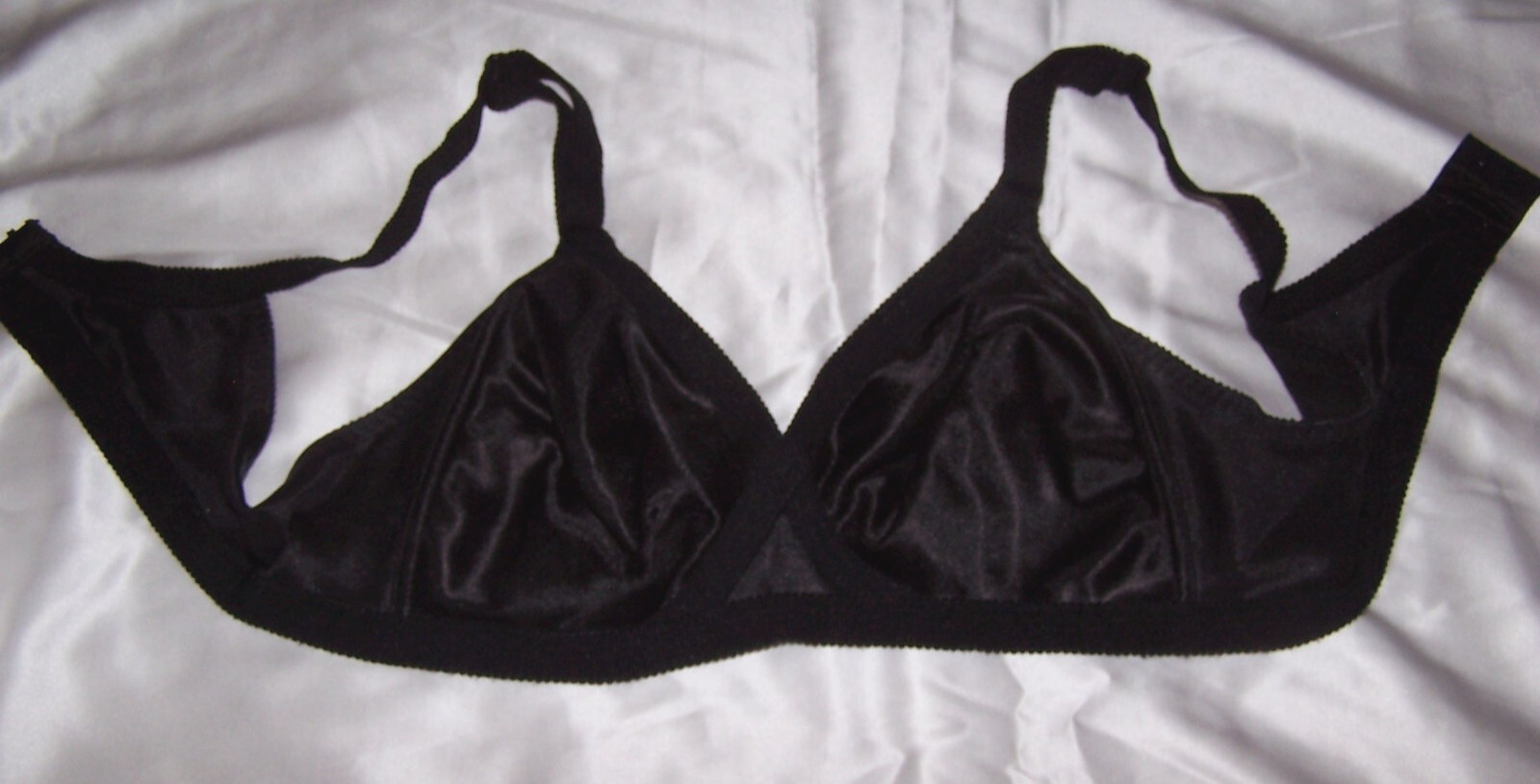 Vtg Gelmart Black Shiny Satin Bra, Wireless, Light Padding Size 36A
