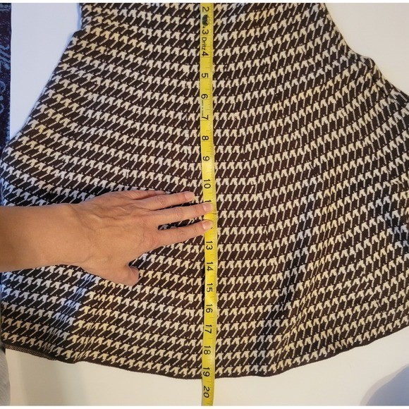 MaxStudio Pull-on Knit Houndstooth Fit&Flare Skirt. EUC.