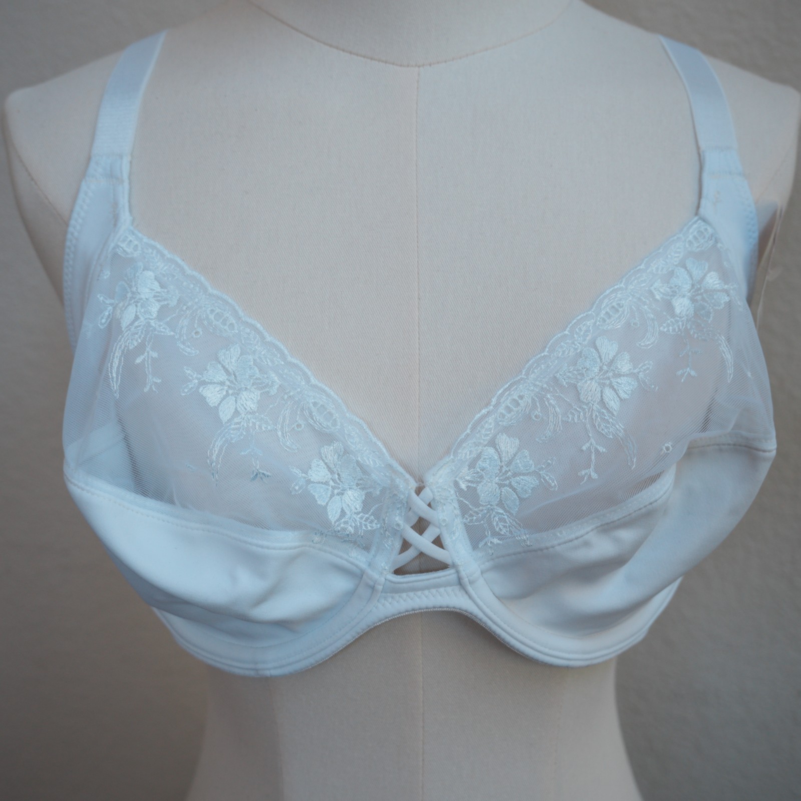 Vintage Vassarette Bra White Ice 38D 75831 NOS 1970s Underwire Lace