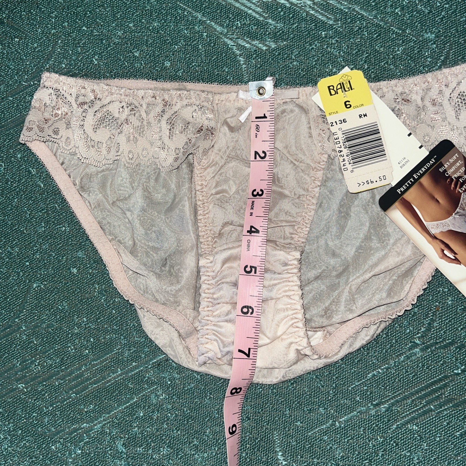 NWT VTG Bali Panties Sz 6 Pretty Everyday Second Skin Chantilly Lace Nude Bikini